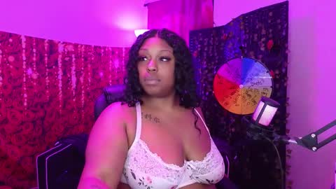 Snapshot of queencroze chatting on 11, 2, 2026 Queen Cherise Roze online show from 11, 2, 2026