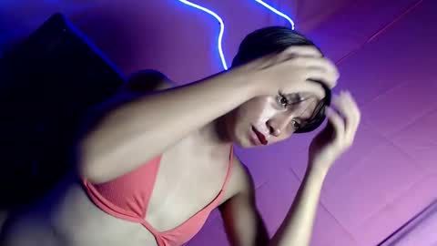 just call me QUEEN and ill be there online show from 20, 12, 2025