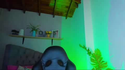 Snapshot of queengrett chatting on 29, 4, 2026 Queen online show from 29, 4, 2026
