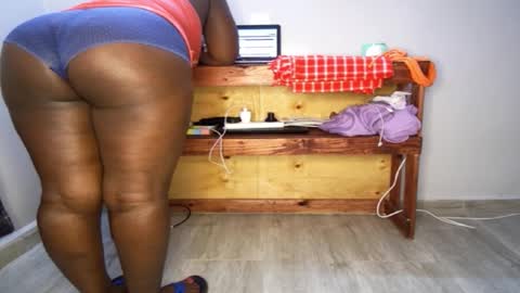 Snapshot of queenkiah chatting on 2, 10, 2025 Nina online show from 2, 10, 2025