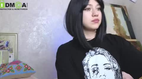 Snapshot of queenofwandss chatting on 23, 9, 2025 follow my new insta online show from 23, 9, 2025