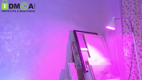 Snapshot of queenofwandss chatting on 22, 10, 2025 follow my new insta online show from 22, 10, 2025