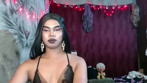 queenpinayebony_xx online show from 1, 5, 2026