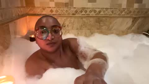 Snapshot of queensquirtntwerk chatting on 17, 2, 2026 Queen Hilarity online show from 17, 2, 2026