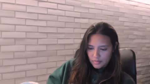 Snapshot of queenv66 chatting on 27, 12, 2024 Val - online show from 27, 12, 2024