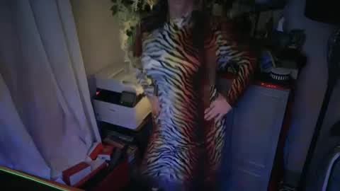 Snapshot of qweenviva chatting on 29, 1, 2025 ViVaLuvLicious online show from 29, 1, 2025