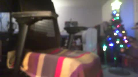 Snapshot of qwerty__pop chatting on 1, 12, 2025 qwerty__pop online show from 1, 12, 2025