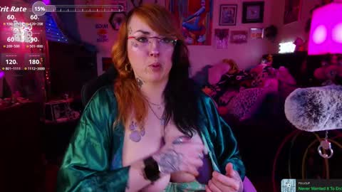 Snapshot of r2dho3 chatting on 17, 10, 2025 Amy Wild online show from 17, 10, 2025