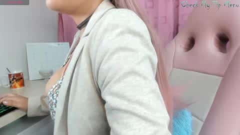 Snapshot of rachellward chatting on 10, 3, 2025 REY online show from 10, 3, 2025
