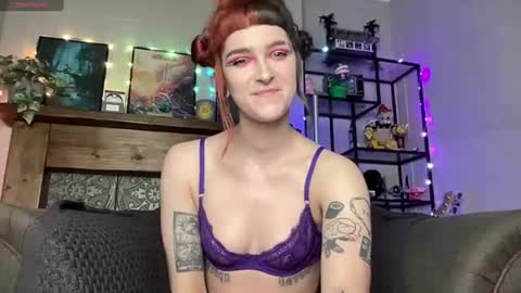 Snapshot of rae_moon chatting on 11, 6, 2026 Rae online show from 11, 6, 2026