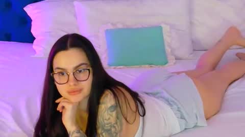 Snapshot of raeeamber_ chatting on 3, 3, 2026 sweet peach online show from 3, 3, 2026