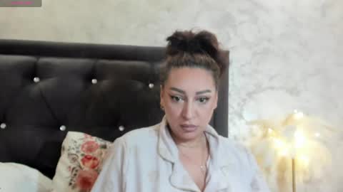 raelledarkstar online show from 24, 4, 2026