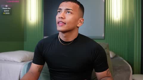 Snapshot of rafa_cruz chatting on 11, 11, 2025 rafa_cruz online show from 11, 11, 2025