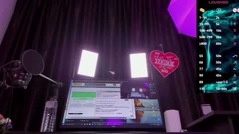 Laura online show from 8, 1, 2025