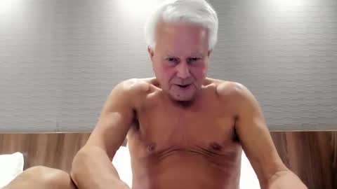 Snapshot of randythompson48 chatting on 6, 3, 2025 Silver Stallion TwitterRandyth53496071 and ladyenglishxxx online show from 6, 3, 2025