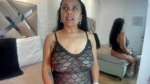 Raquel Moore  online show from 6, 2, 2025