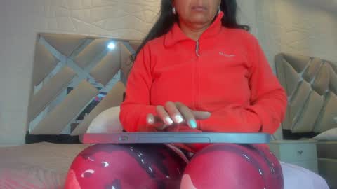 Raquel Moore  online show from 7, 2, 2025