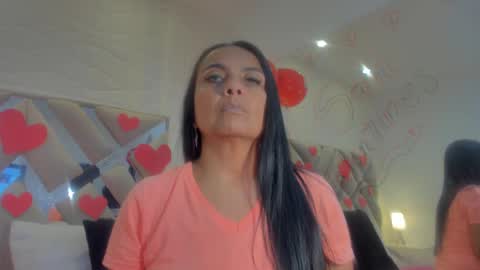 Raquel Moore  online show from 14, 2, 2025