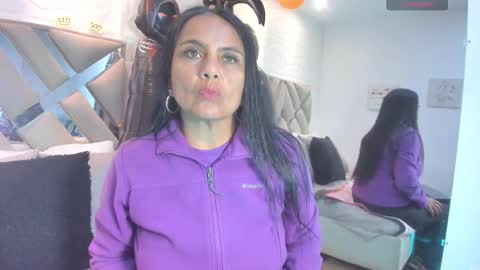 Raquel Moore  online show from 12, 10, 2025