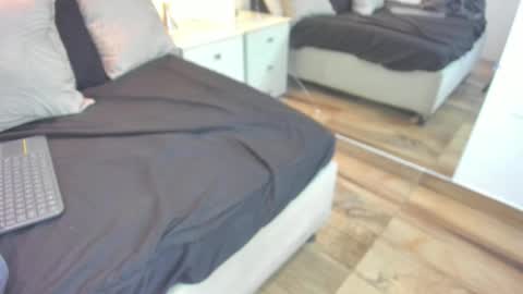 Raquel Moore  online show from 7, 1, 2026