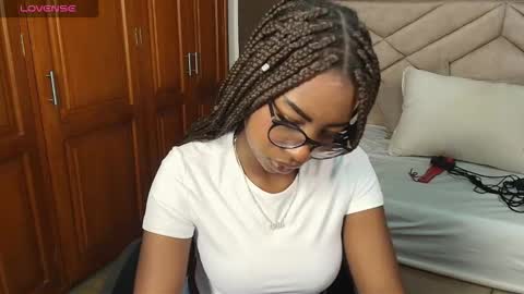 Raquel online show from 8, 10, 2025