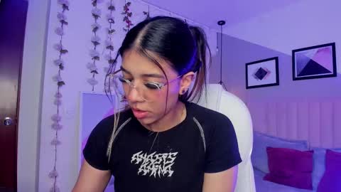 Snapshot of raven_dooll chatting on 19, 9, 2025 Raven online show from 19, 9, 2025