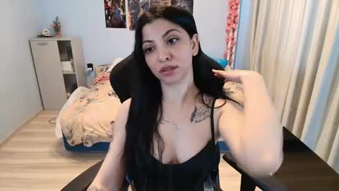 Snapshot of raven_haired_goddess chatting on 21, 4, 2026 raven_haired_goddess online show from 21, 4, 2026