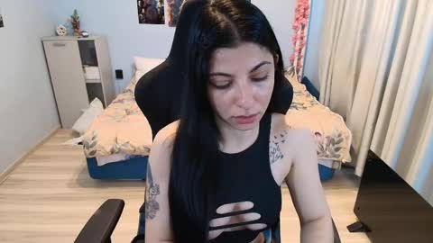 Snapshot of raven_haired_goddess chatting on 5, 5, 2026 raven_haired_goddess online show from 5, 5, 2026