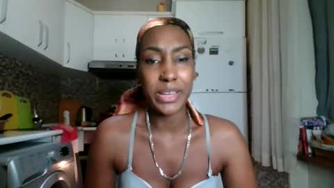 Snapshot of ravenbby chatting on 21, 4, 2026 ravenbby online show from 21, 4, 2026