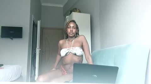 Snapshot of ravenbby chatting on 25, 5, 2026 ravenbby online show from 25, 5, 2026