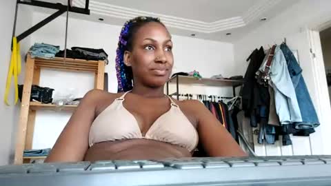 Snapshot of ravenbby chatting on 19, 7, 2026 ravenbby online show from 19, 7, 2026