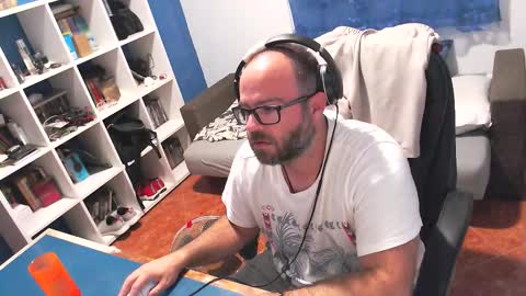 ravingr3d3 online show from 4, 10, 2025