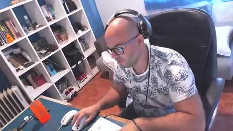 ravingr3d3 online show from 10, 10, 2025