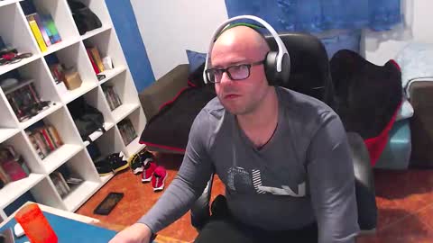 ravingr3d3 online show from 18, 12, 2025