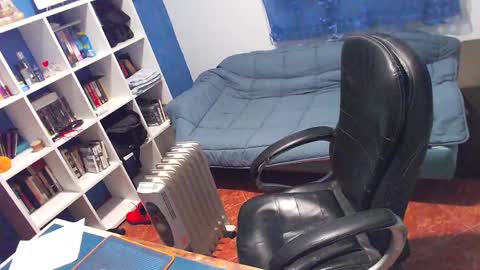 ravingr3d3 online show from 6, 4, 2026