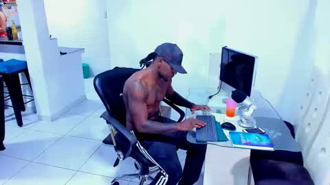 ray_long222 online show from 18, 1, 2025