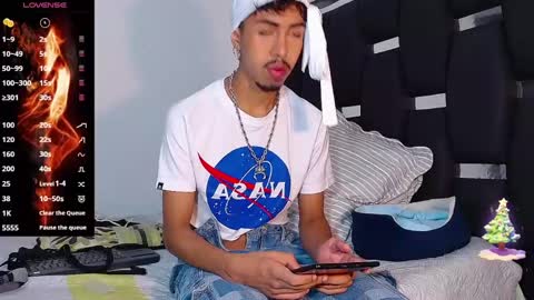 Snapshot of raydevil_ chatting on 4, 1, 2025 Rayn online show from 4, 1, 2025