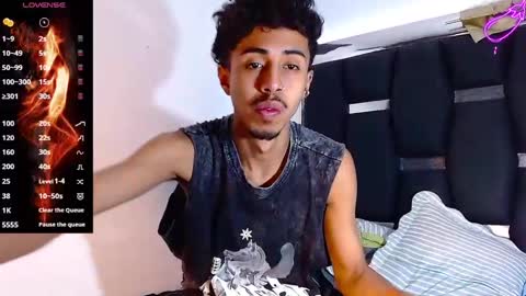 Snapshot of raydevil_ chatting on 8, 1, 2025 Rayn online show from 8, 1, 2025