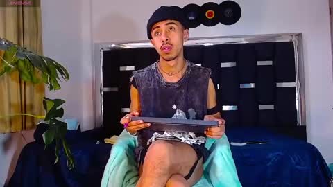 Snapshot of raydevil_ chatting on 12, 2, 2025 Rayn online show from 12, 2, 2025