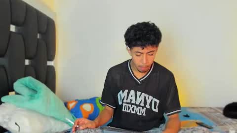 Snapshot of raydevil_ chatting on 28, 10, 2025 Rayn online show from 28, 10, 2025