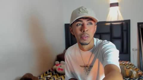 Snapshot of raydevil_ chatting on 31, 10, 2025 Rayn online show from 31, 10, 2025