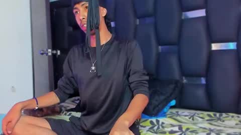 Snapshot of raydevil_ chatting on 24, 11, 2025 Rayn online show from 24, 11, 2025