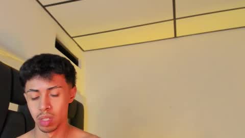 Snapshot of raydevil_ chatting on 26, 11, 2025 Rayn online show from 26, 11, 2025