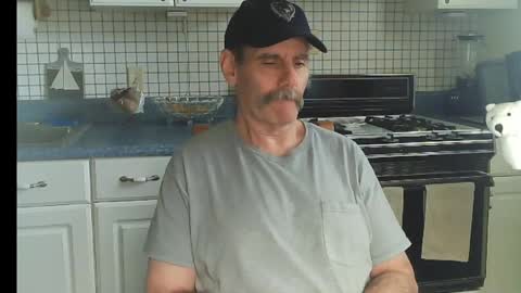 Snapshot of raylene4u2 chatting on 11, 5, 2026 Ray online show from 11, 5, 2026