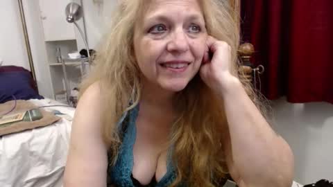 Snapshot of ready_betty chatting on 24, 10, 2025 Betty online show from 24, 10, 2025