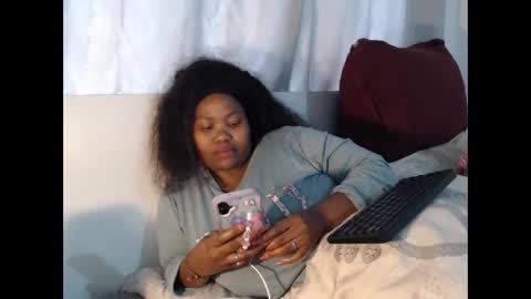 Snapshot of realsweetheart chatting on 18, 10, 2025 REAL1SWEETHEART online show from 18, 10, 2025