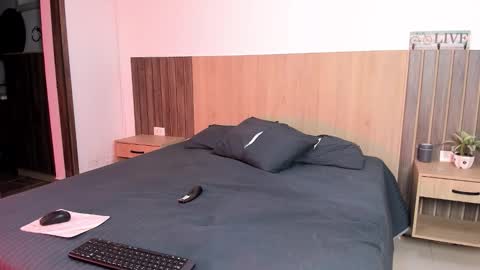 Snapshot of rebeca_cortez1 chatting on 6, 11, 2025 I invite you to my birthday on November 3th online show from 6, 11, 2025