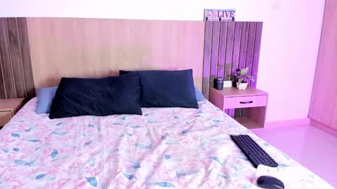 Snapshot of rebeca_cortez1 chatting on 22, 11, 2025 I invite you to my birthday on November 3th online show from 22, 11, 2025