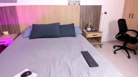 Snapshot of rebeca_cortez1 chatting on 15, 12, 2025 I invite you to my birthday on November 3th online show from 15, 12, 2025