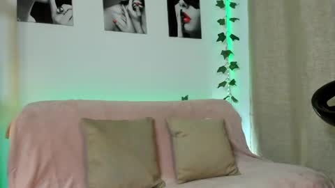 Snapshot of rebeca_marchetti chatting on 28, 4, 2026 Rebeca Marchetti online show from 28, 4, 2026